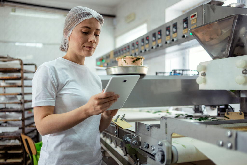 Digital Food Safety Software Versus Paper Checklists: A Comparison

