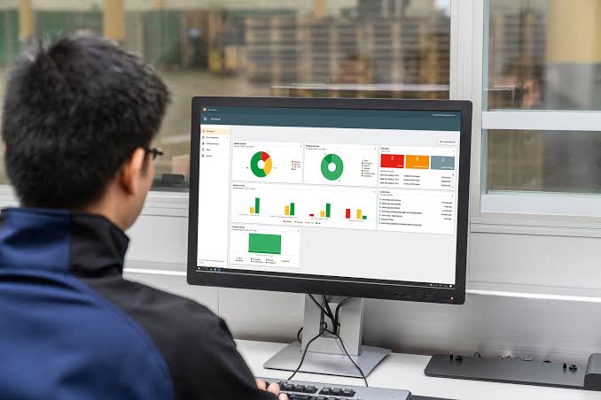 Digital Food Safety Software Versus Paper Checklists: A Comparison

